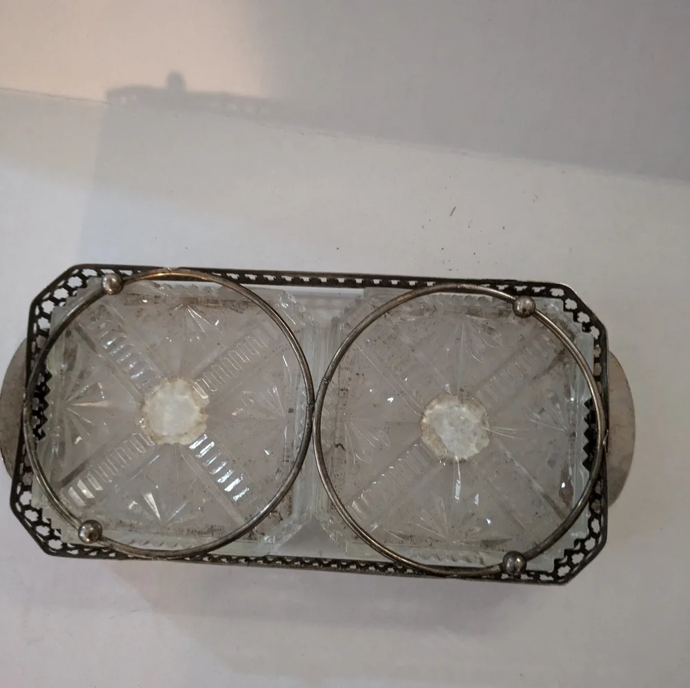 Vintage server dish/tray silver tone made in england. Removable dishes from tray